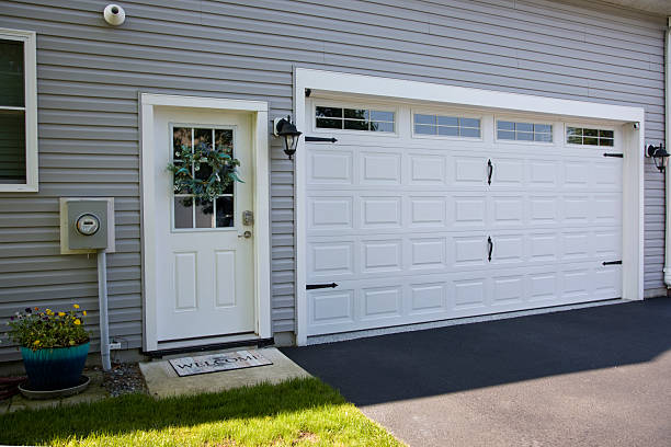 24/7 Emergency Garage Door Panel Replacement experts in Peoria, IL
